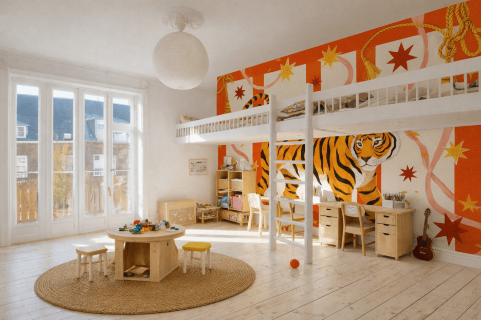 Tiger Tapestry Burst